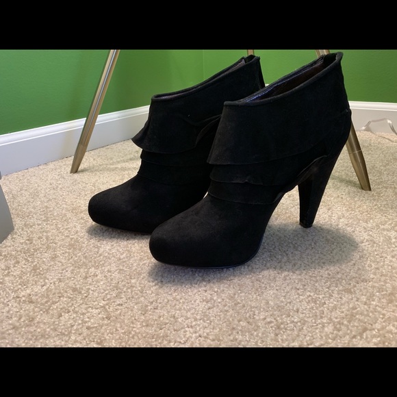 Steve Madden Black Cuddless Bootie - Picture 2 of 6